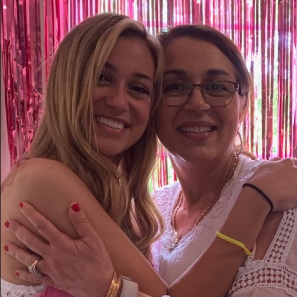 Meet your Posher, Deborah - Picture 2 of 2